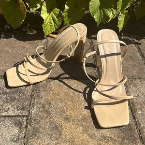 Billini Tulua Heels - Sandstone - size 8 Square toe heels, strappy beige sandals